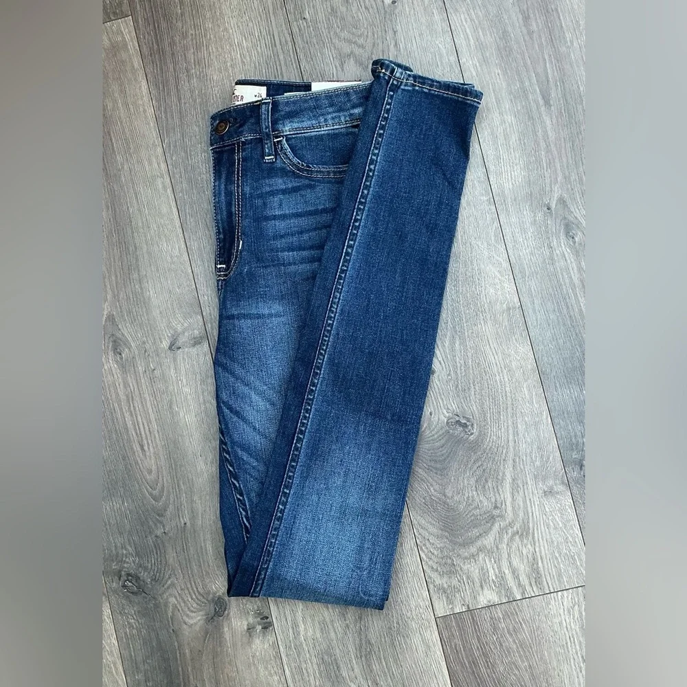 HOLLISTER HIGH RISE SUPER SKINNY JEANS🌻
